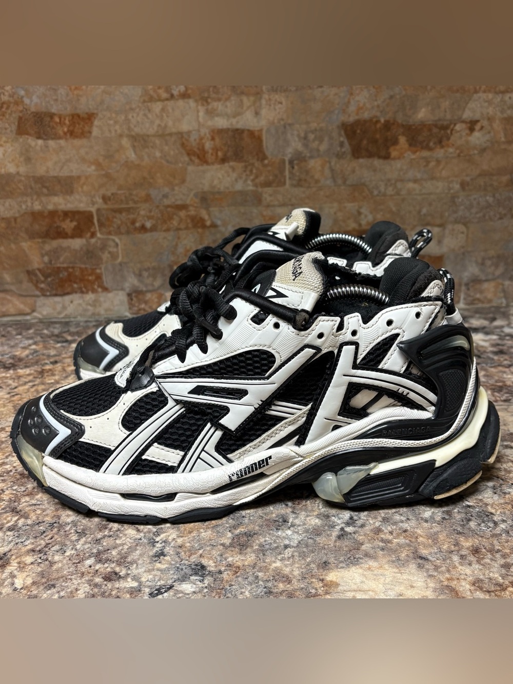 Balenciaga Runner Black / White Size 41 US Size 8 - Picture 2 of 10